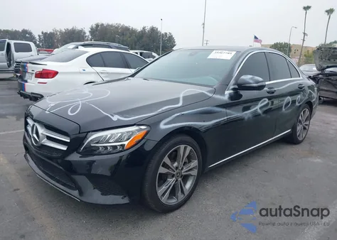 2019 Mercedes-Benz C 300 z USA, uszkodzony, nr VIN 55SWF8DB5KU317620